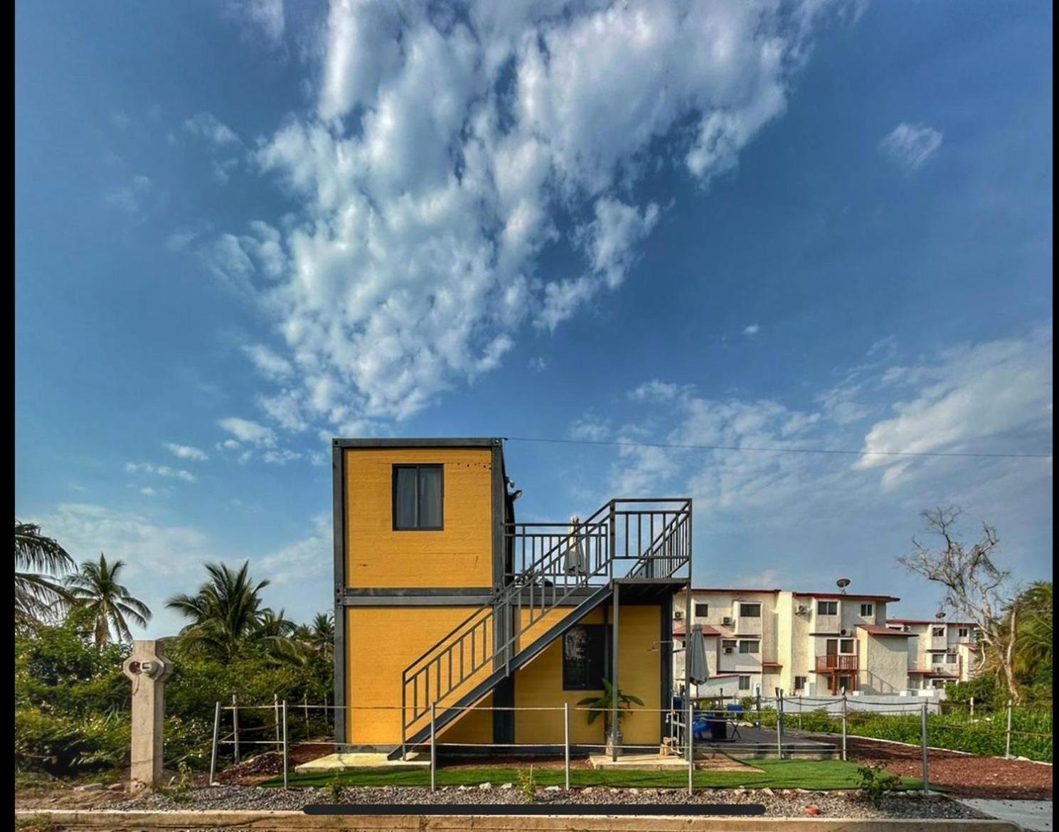 Yellow House 6 Minutos De Playa Барра-де-Навідад Номер фото