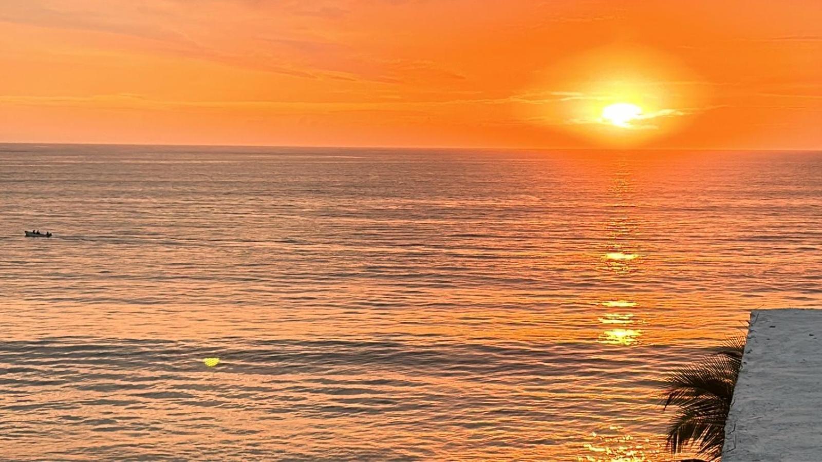Yellow House 6 Minutos De Playa Барра-де-Навідад Екстер'єр фото